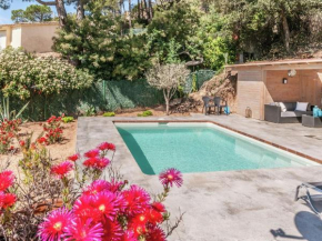 Отель Cozy Villa in Sant Feliu de Gu xols Spain with Swimming Pool  Сан-Фелиу-Де-Гишольс